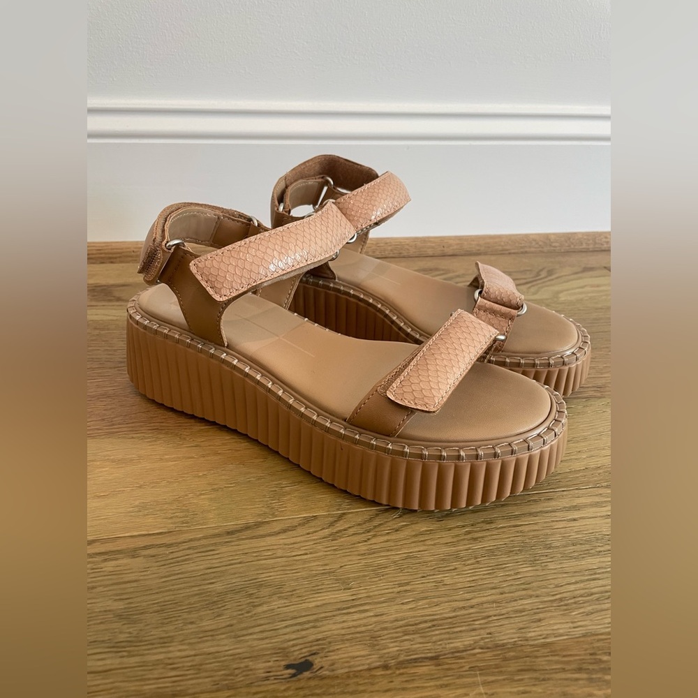 Dolce Vita Debra Sandals in Embossed Toffee Tan Platform Sandals, Size 7.5 - Picture 13 of 17